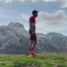 Load and play video in Gallery viewer, Men's running t-shirt Cairn
