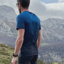 Load and play video in Gallery viewer, Men's running t-shirt Glacier
